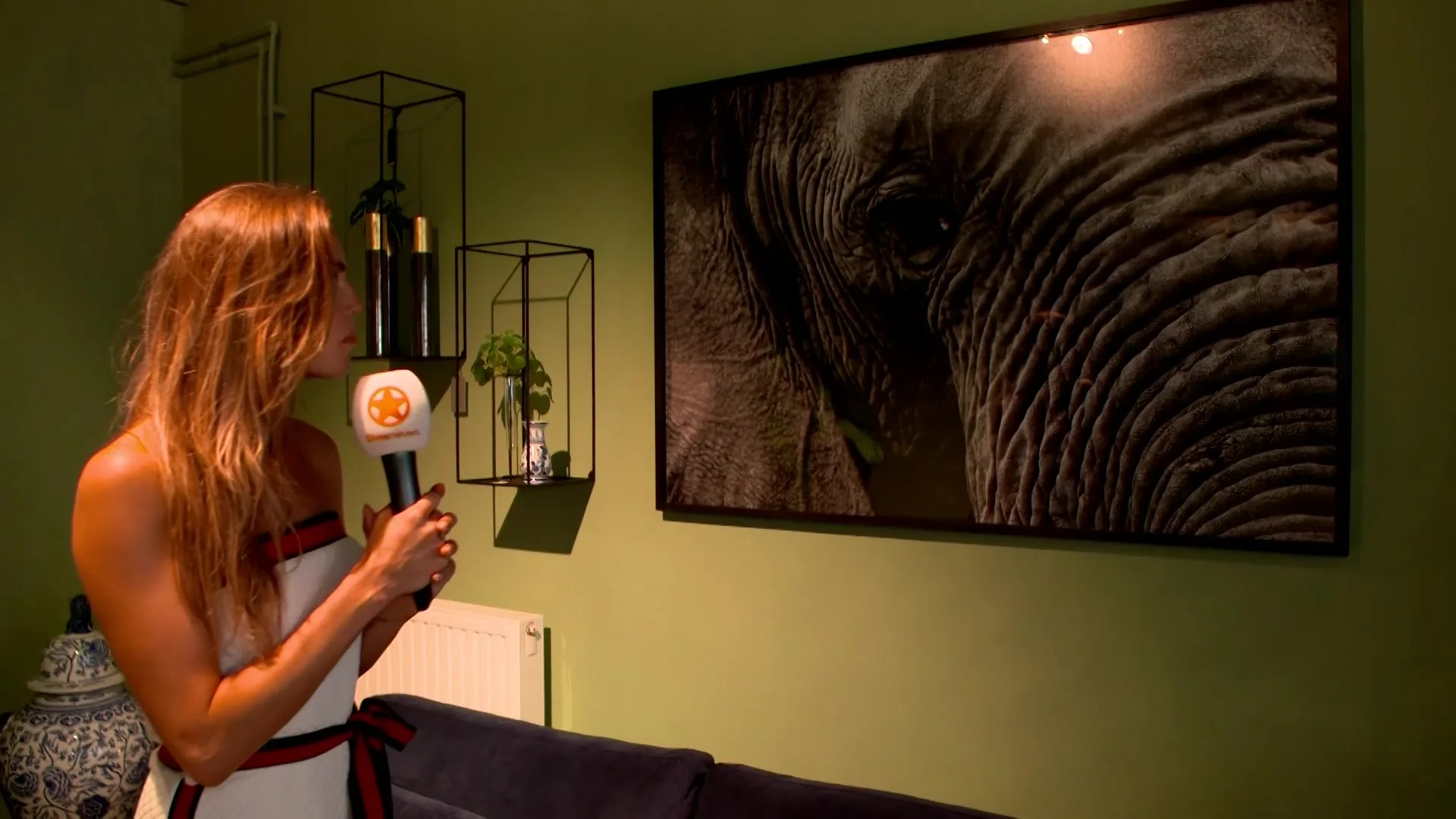 Kim Feenstra geeft tour door haar foto-expositie