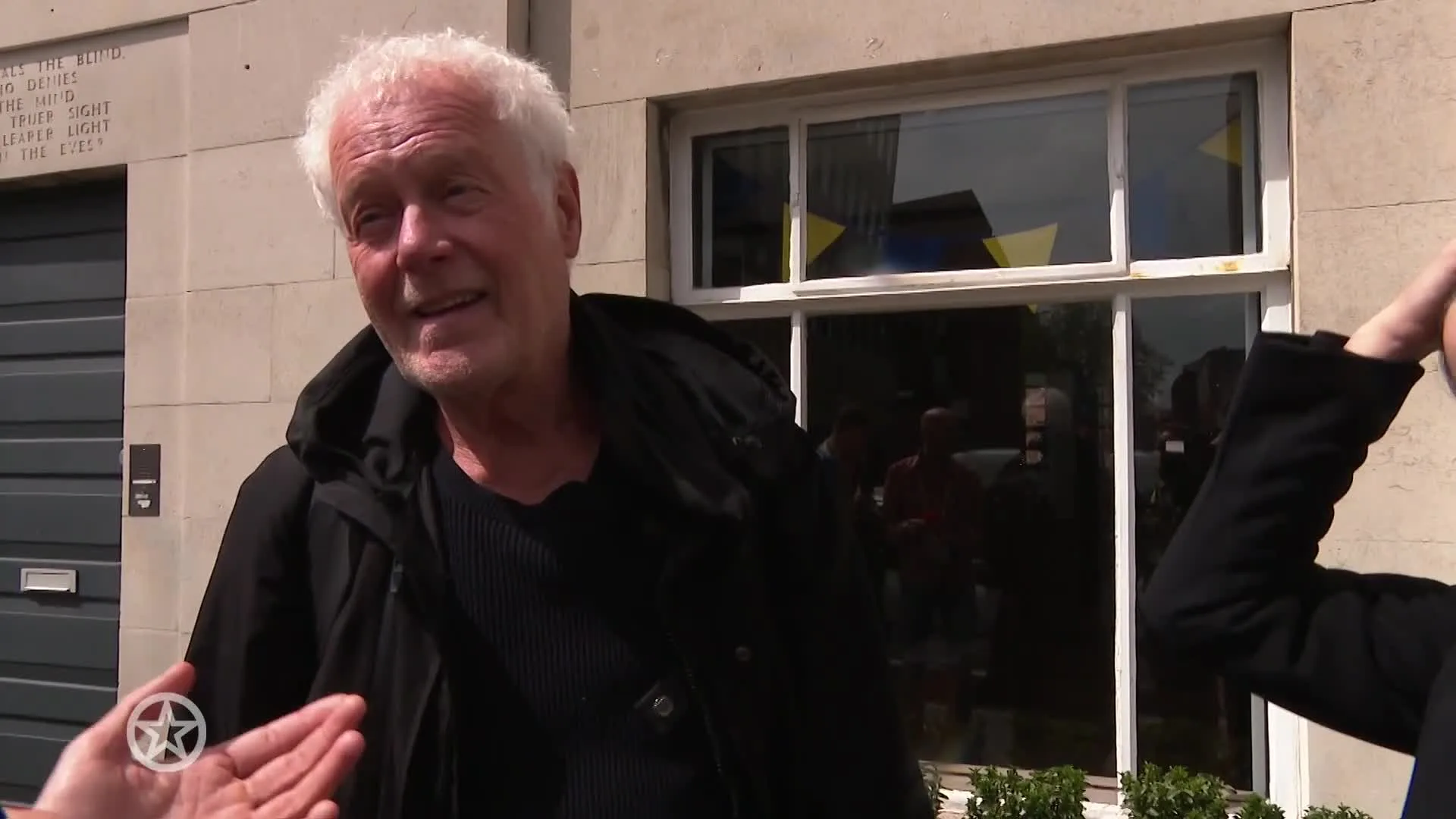 Shownieuws spreekt vader en zus van Mia