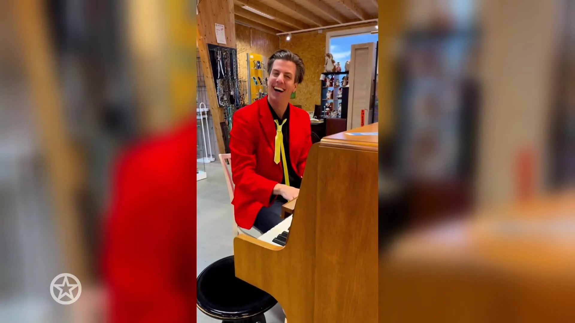 Snollebollekes achter de piano