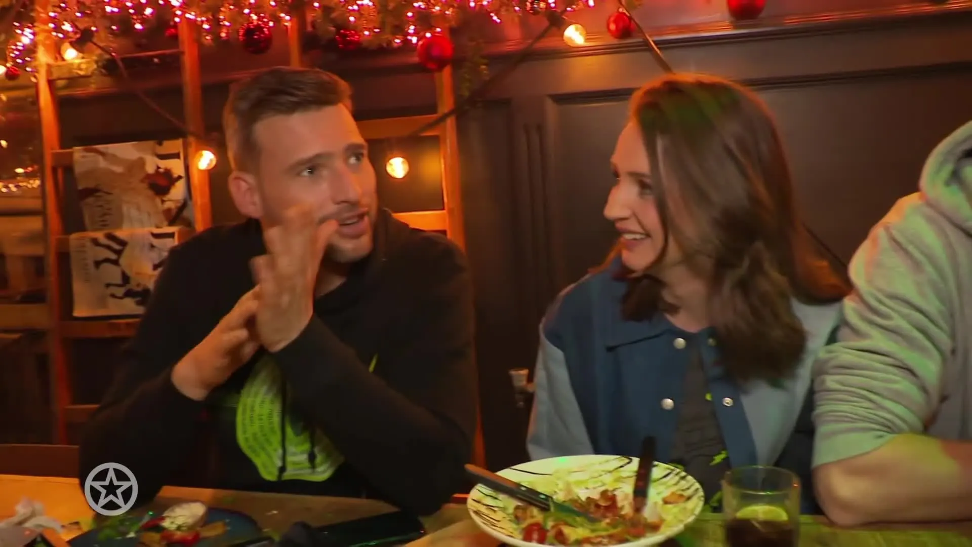 3FM-dj's Barend, Sophie en Wijnand opgesloten in Glazen Huis