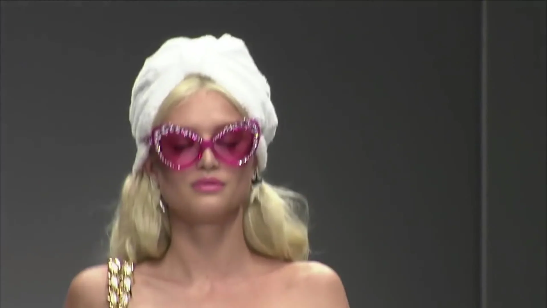 Moschino X H + M: Modeliefhebbers nu al door het door heen