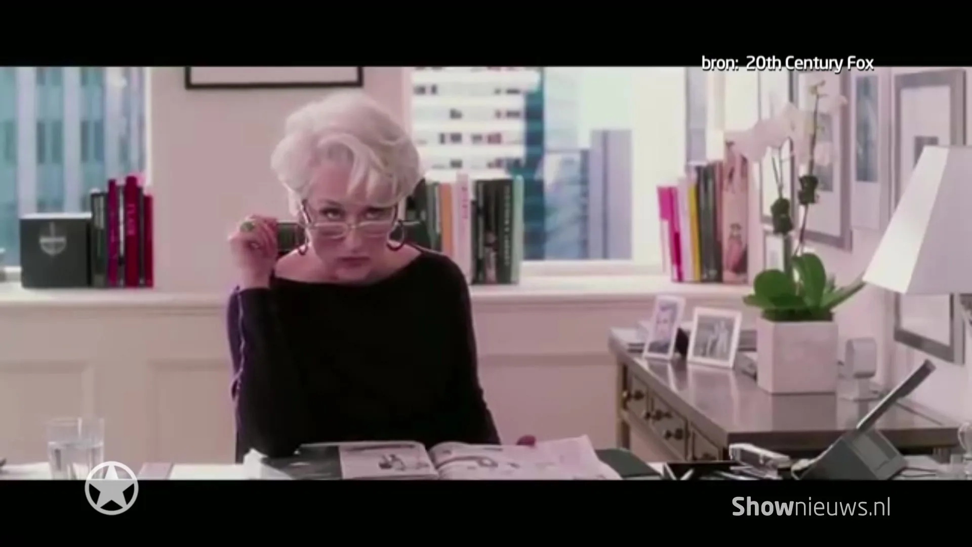 Anna Wintour draagt Vogue-stokje over