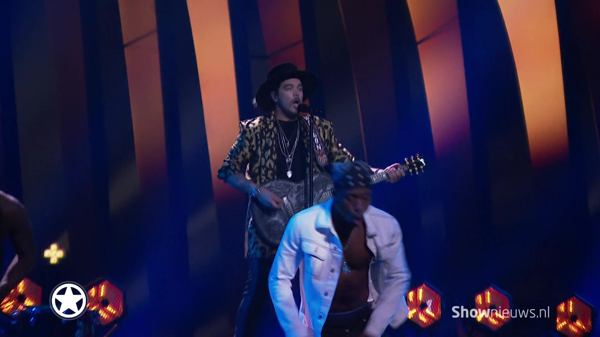 Waylon in tranen door gelukswensen vrienden en collega's