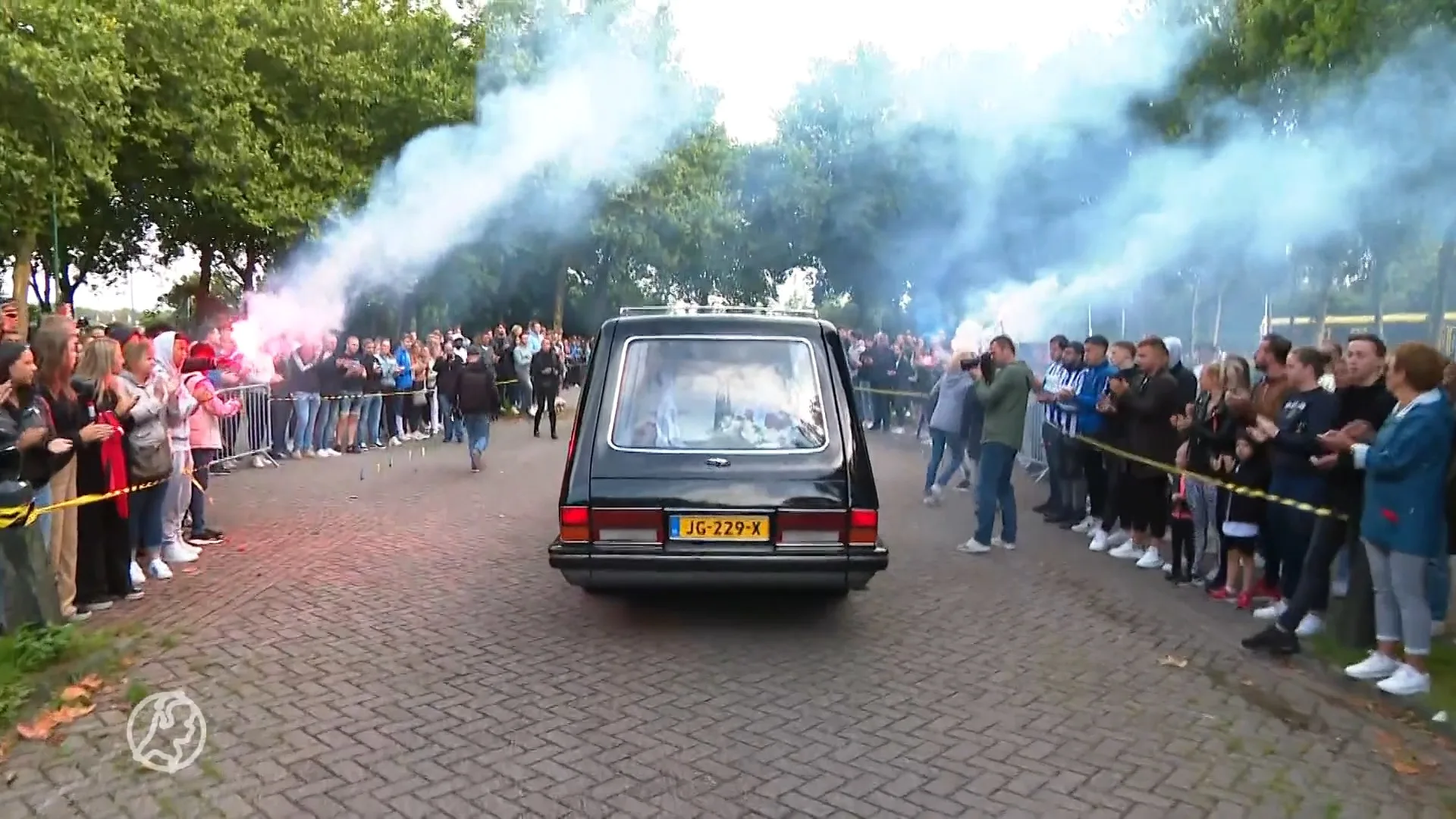 Indrukwekkende erehaag voor verongelukte voetbalbroertjes Isay en Noah