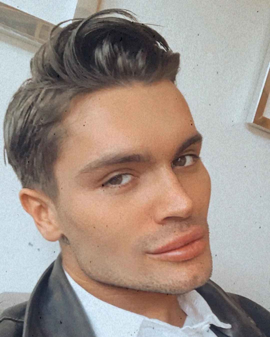 ZIEN: Koen Kardashian rent naakt door Amsterdam