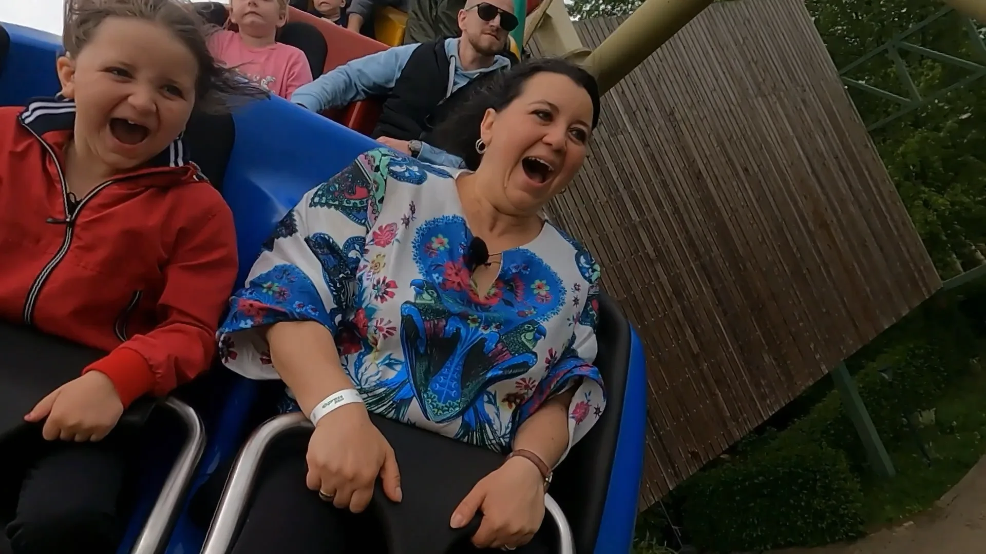 DROOM KOMT UIT: gezin gaat voor DE EERSTE KEER naar PRETPARK!