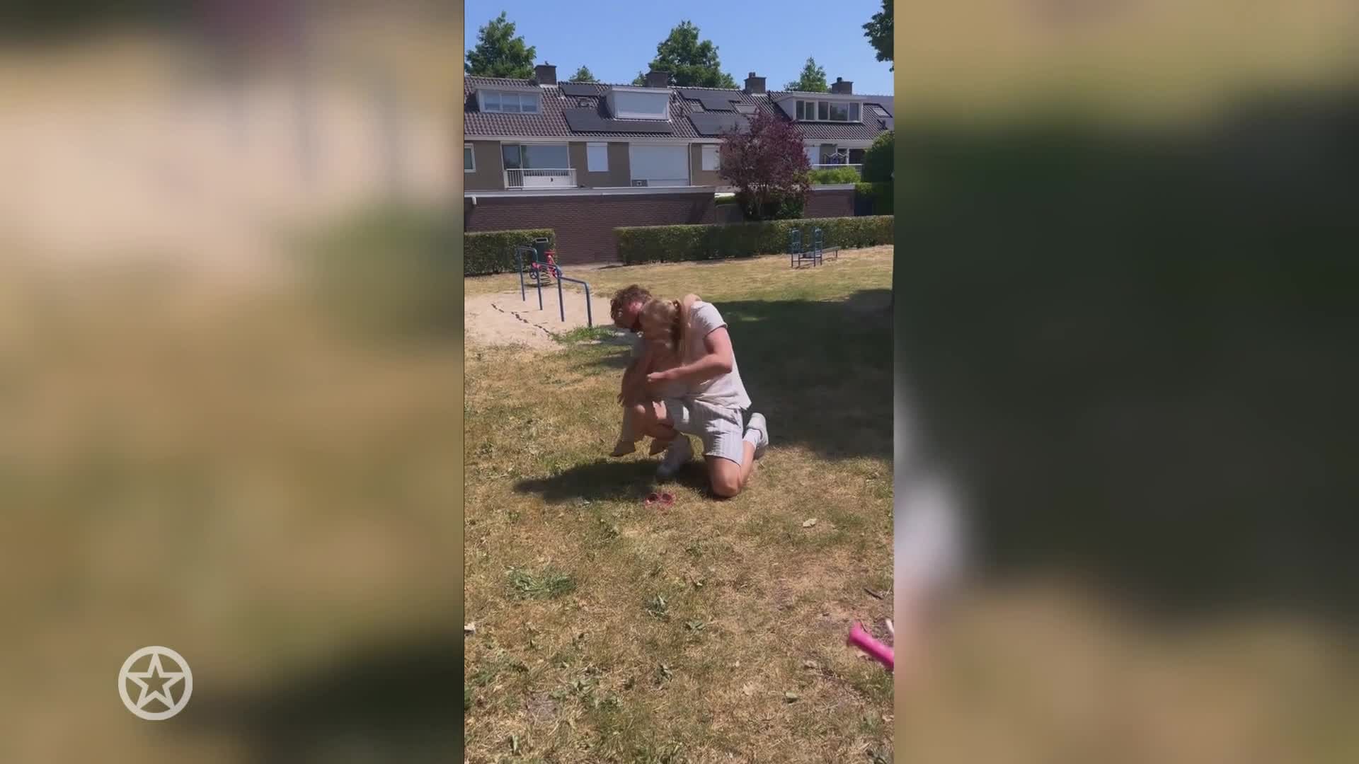 Jim Bakkum herenigd met dochtertje