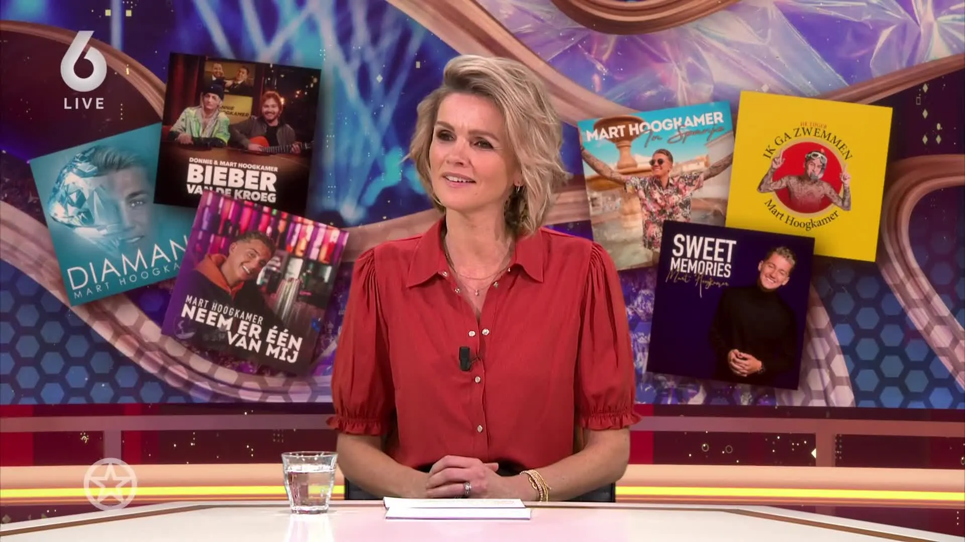 Mart Hoogkamer in de studio na winnen Edison