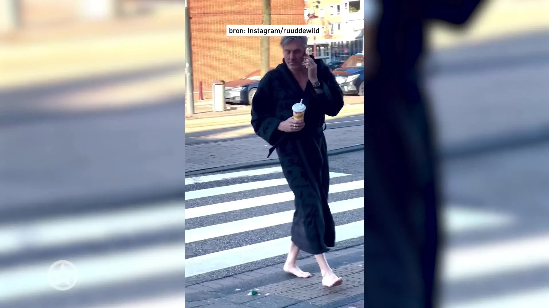 Ruud de Wild loopt 'verward' over straat