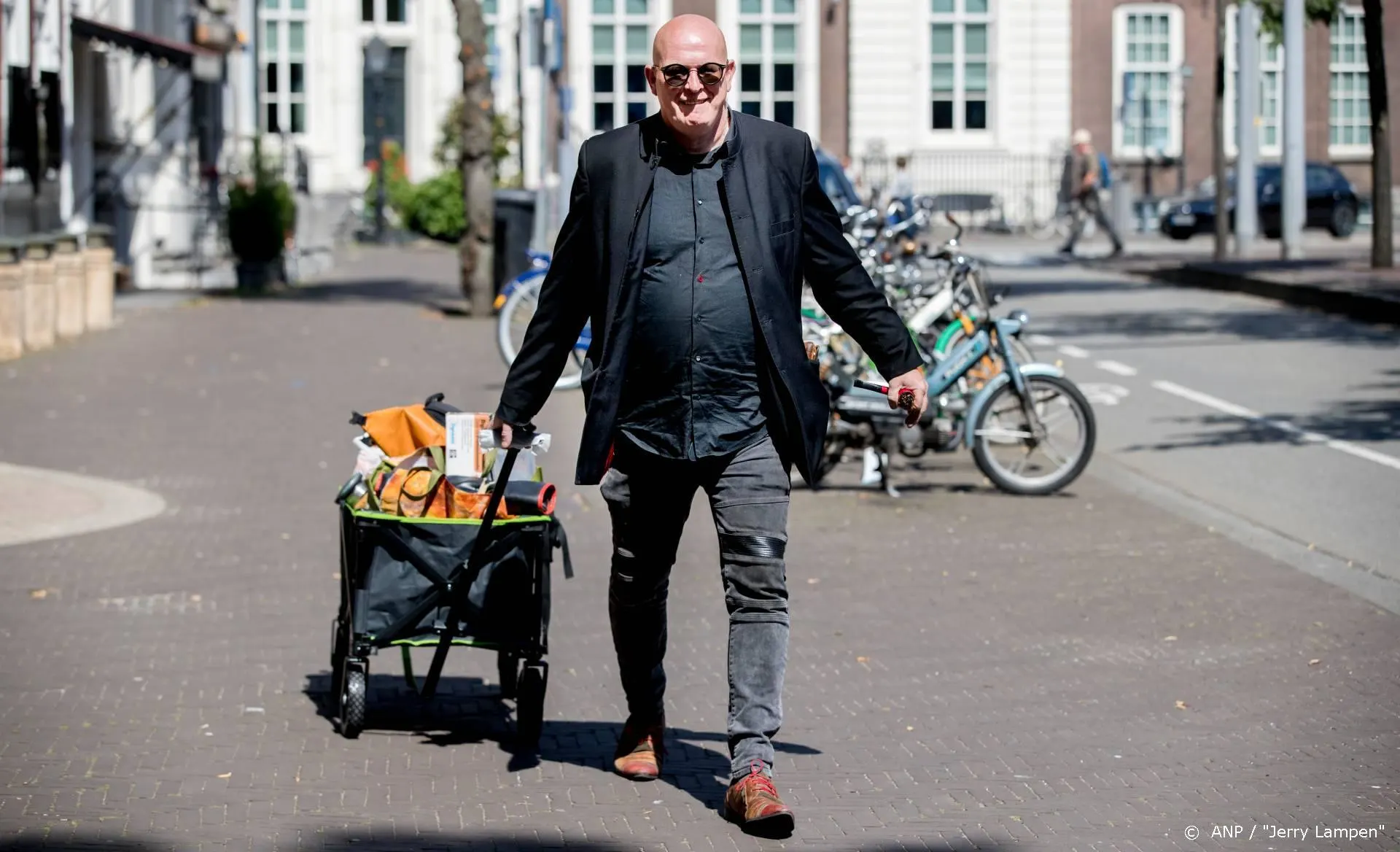 Pierre Wind ontvangt al honderden telefoontjes op coronakooklijn