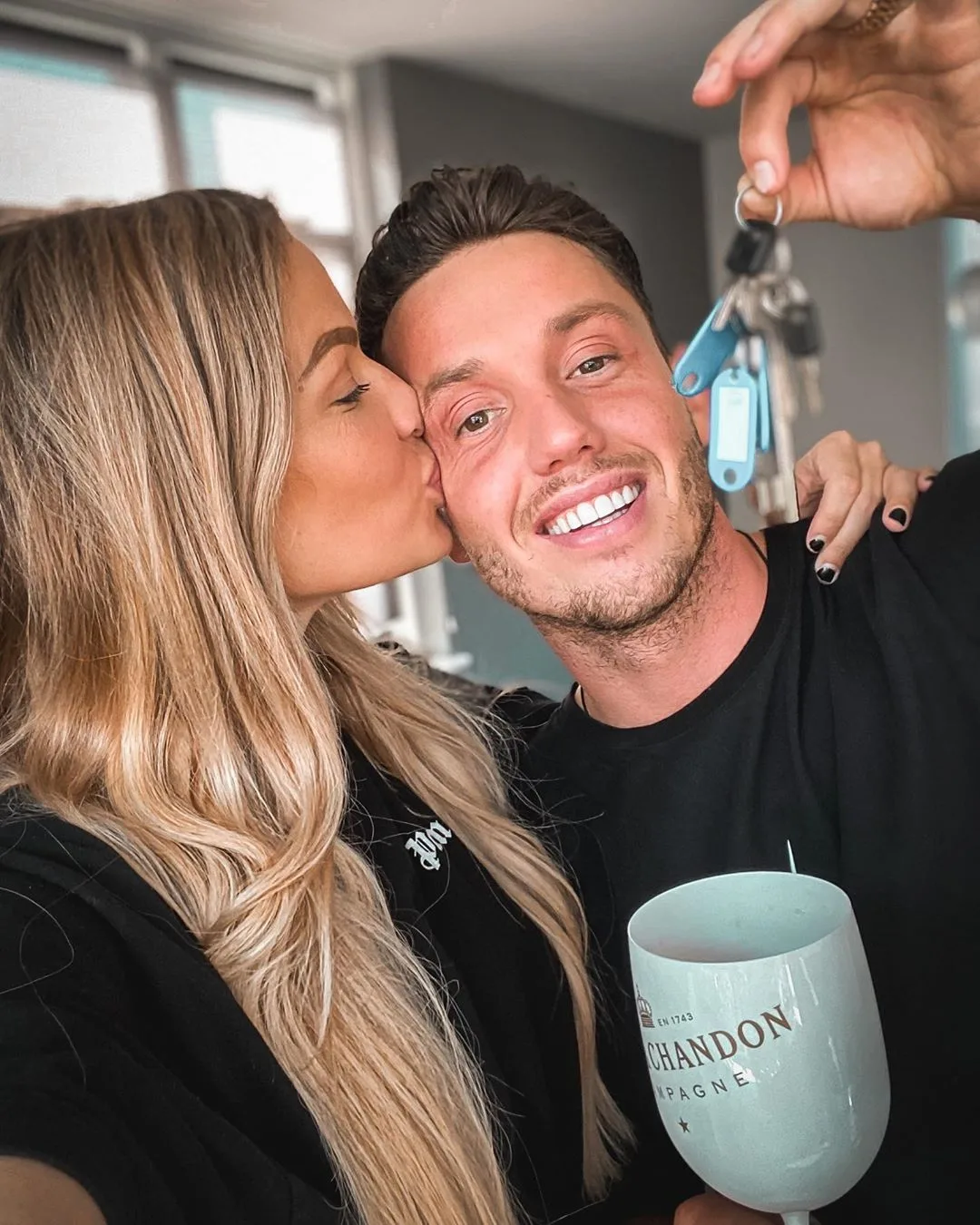 Djarno Hofland koopt droomhuis met vriendin