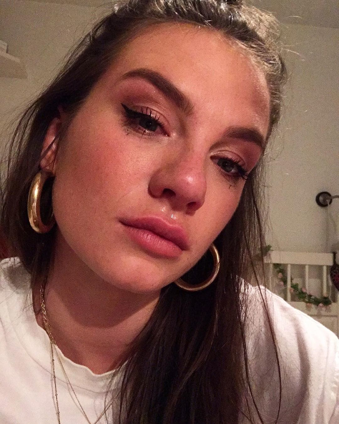 Huilende Maan onthutst fans met emotioneel bericht