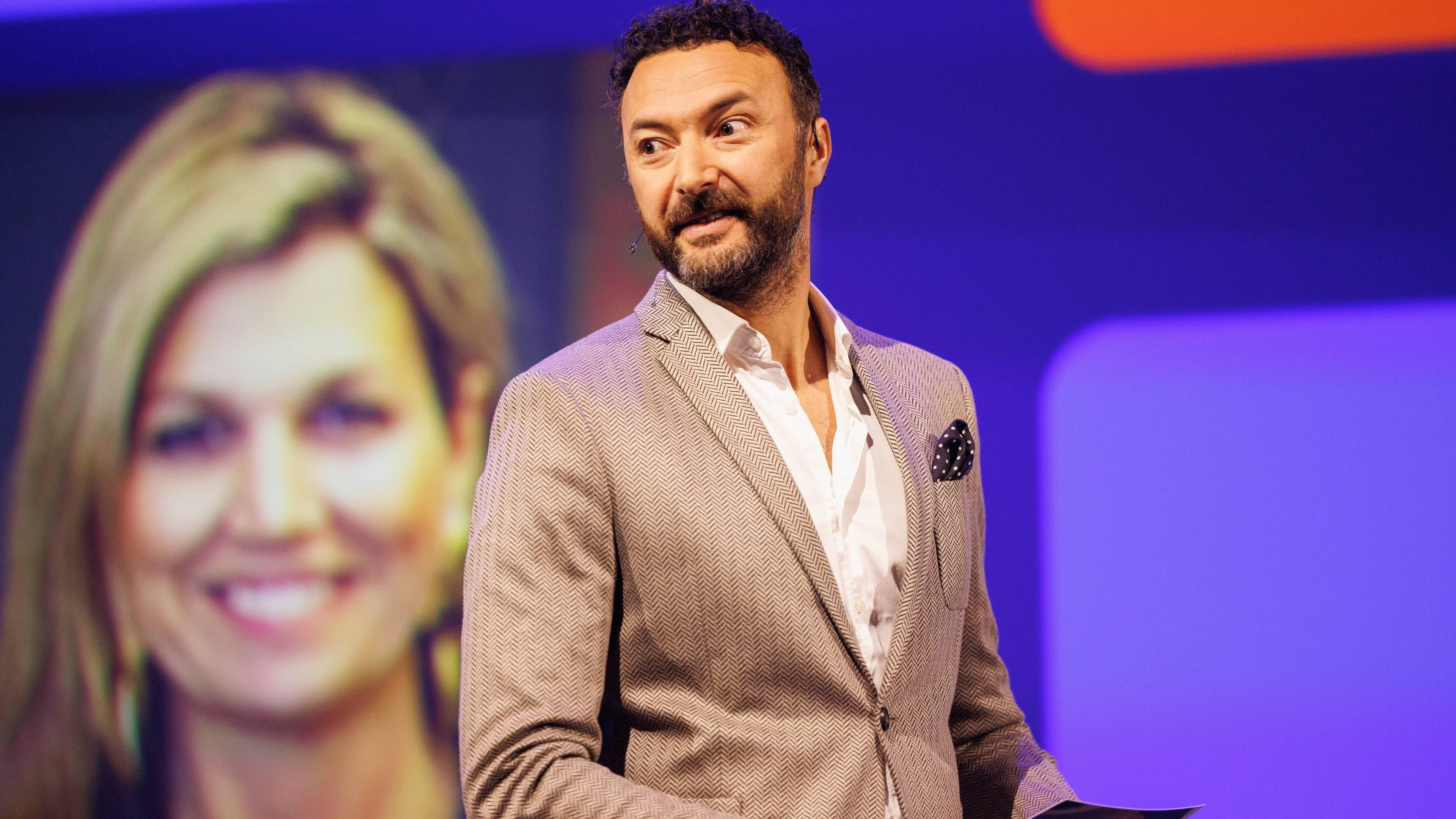 Acteur Nasrdin Dchar begaat grote blunder voor koningin Máxima