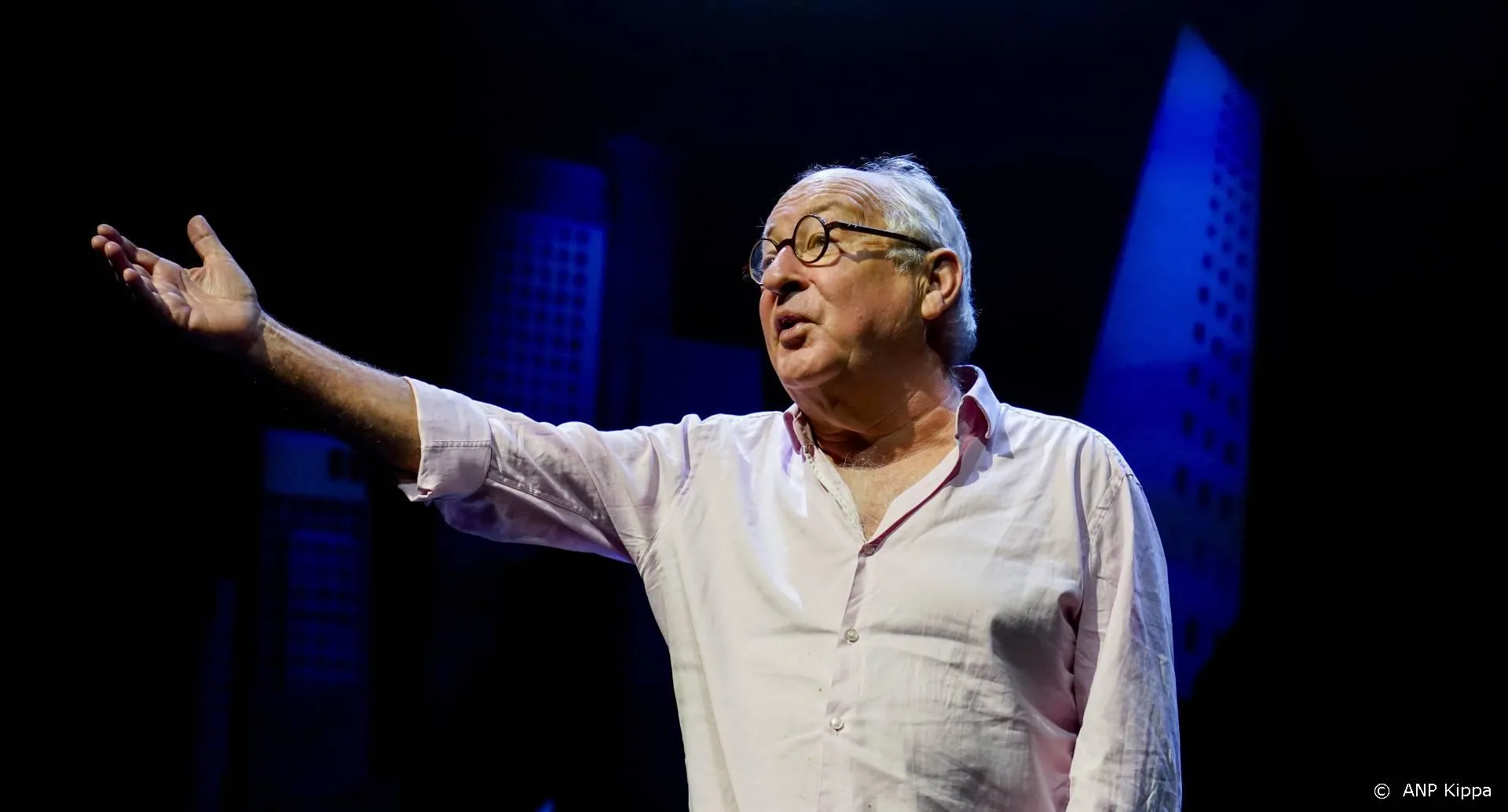 Youp zingt voor zijn grote liefde Debby