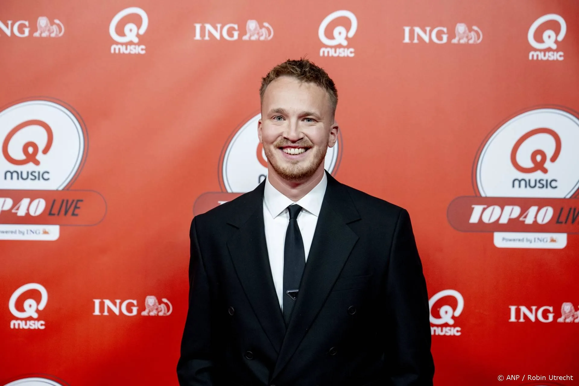 Fikse domper voor Snelle: zanger moet 538 Koningsdag-optreden afzeggen door virus