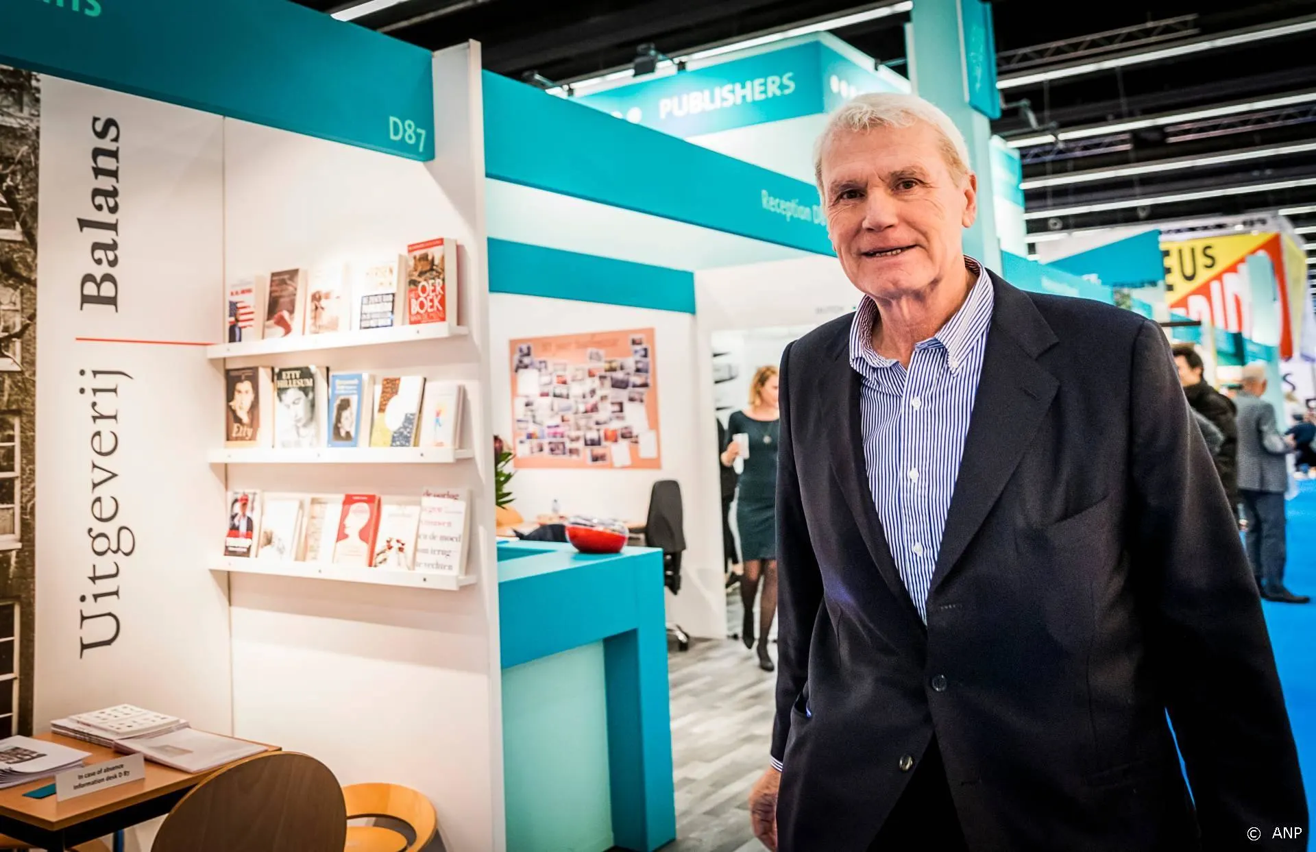 Adriaan van Dis en Jeroen Krabbé in campagne War Child