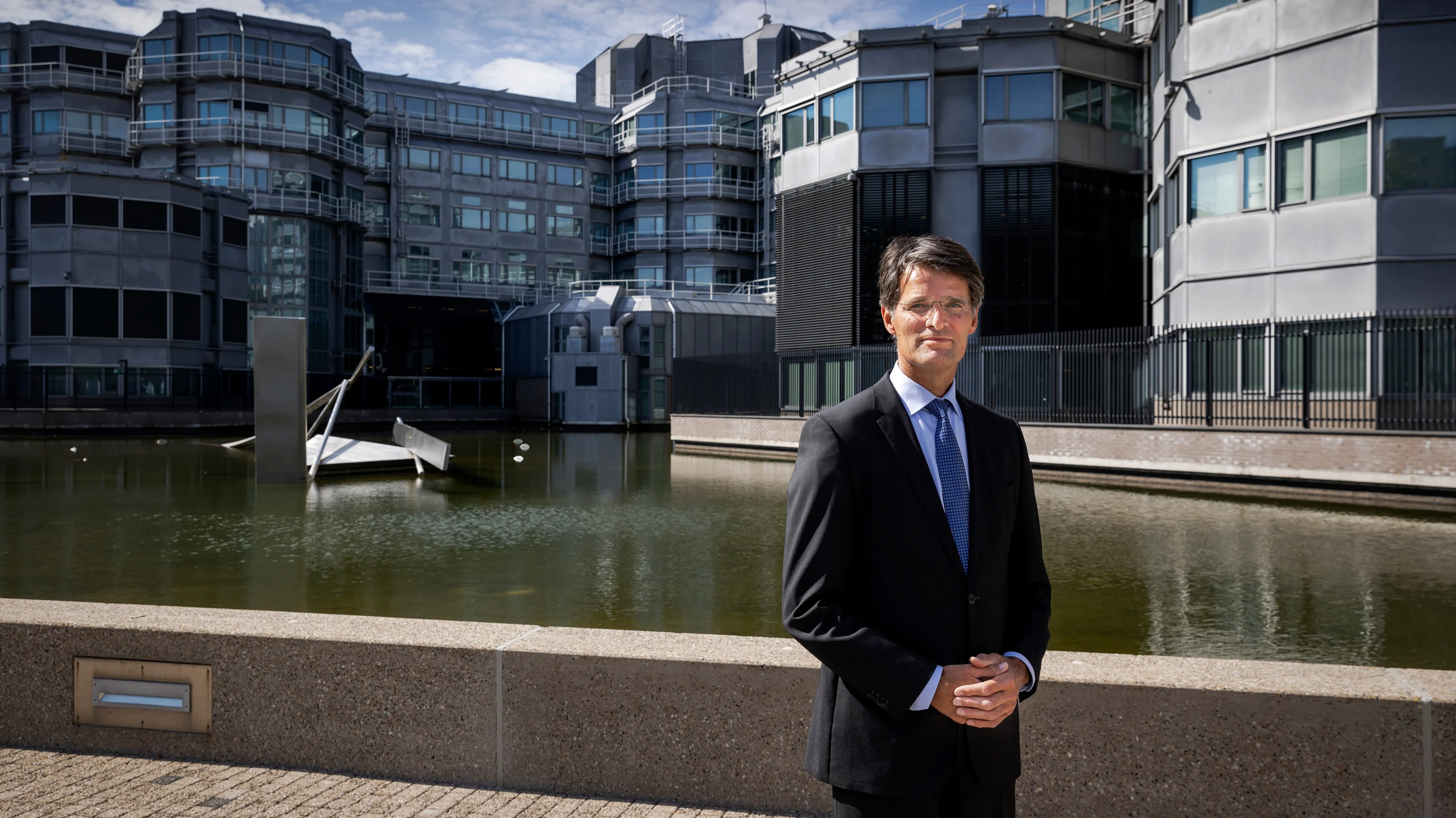 Geheime dienst laat Nederlanders meeluisteren in nieuwe podcast