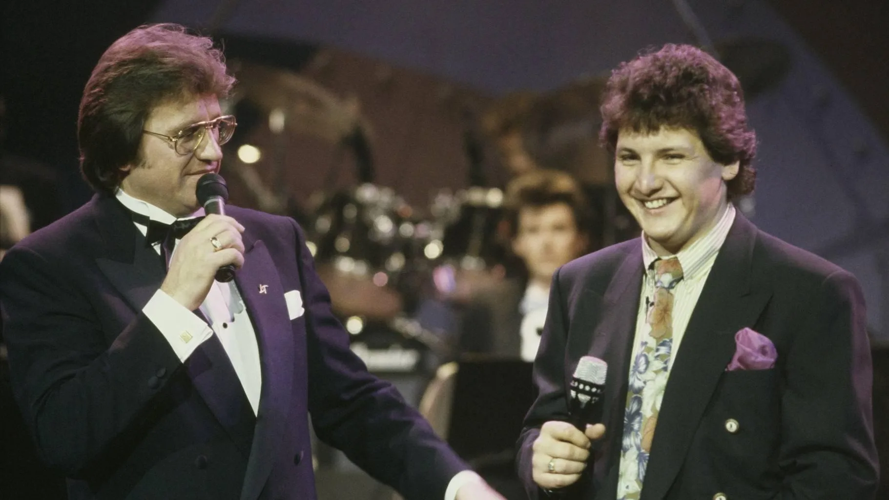 René Froger eert jarige Lee Towers op tachtigste verjaardag