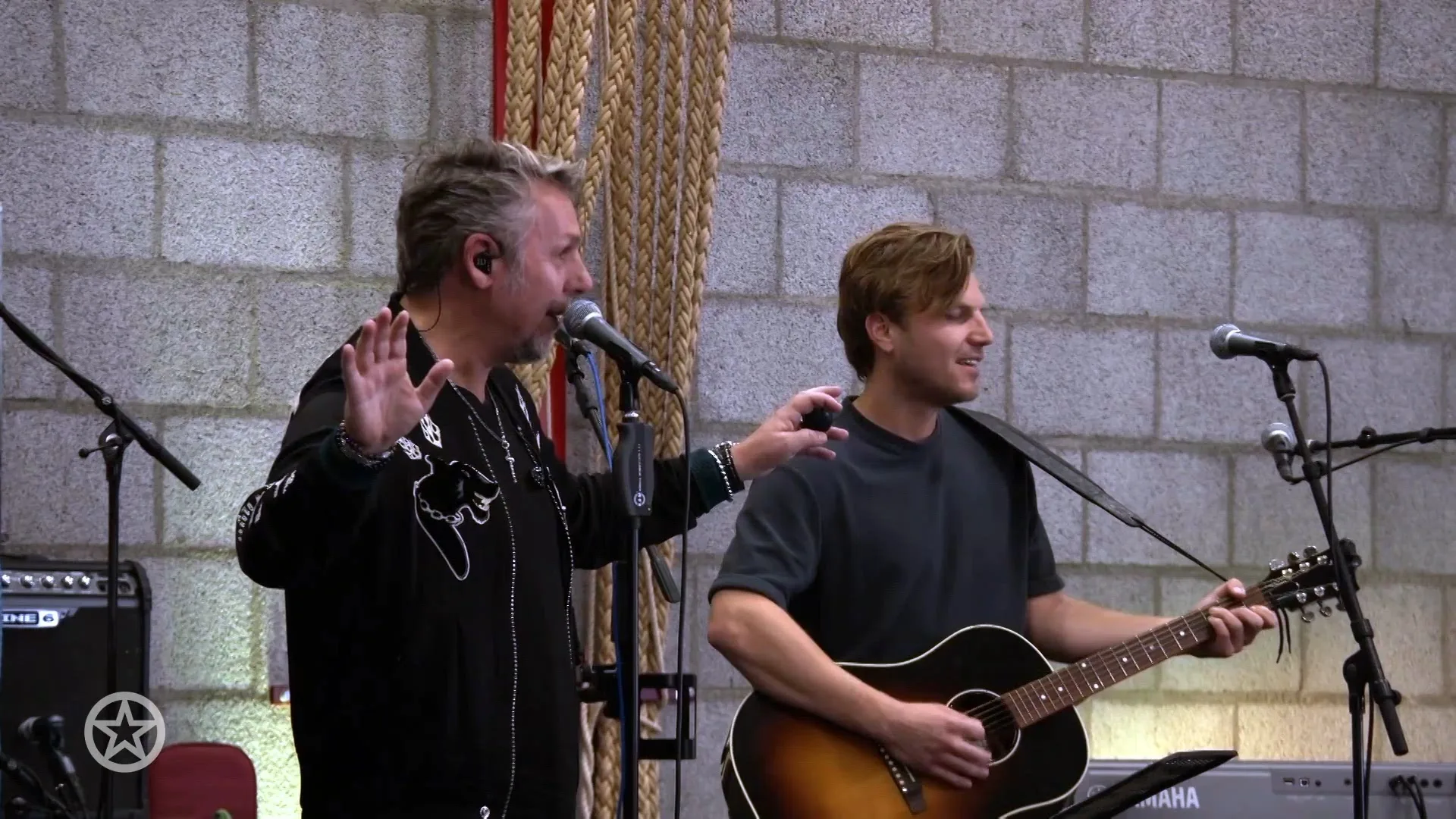 3JS treden op in gevangenis met lied van gedetineerde