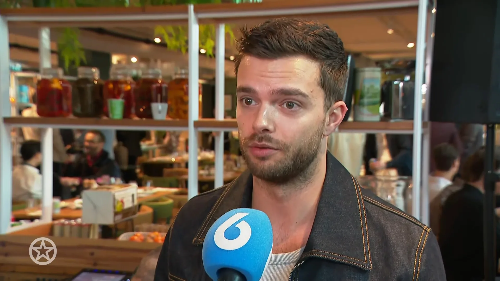 ZIEN: Buddy Vedder in tranen om zusje