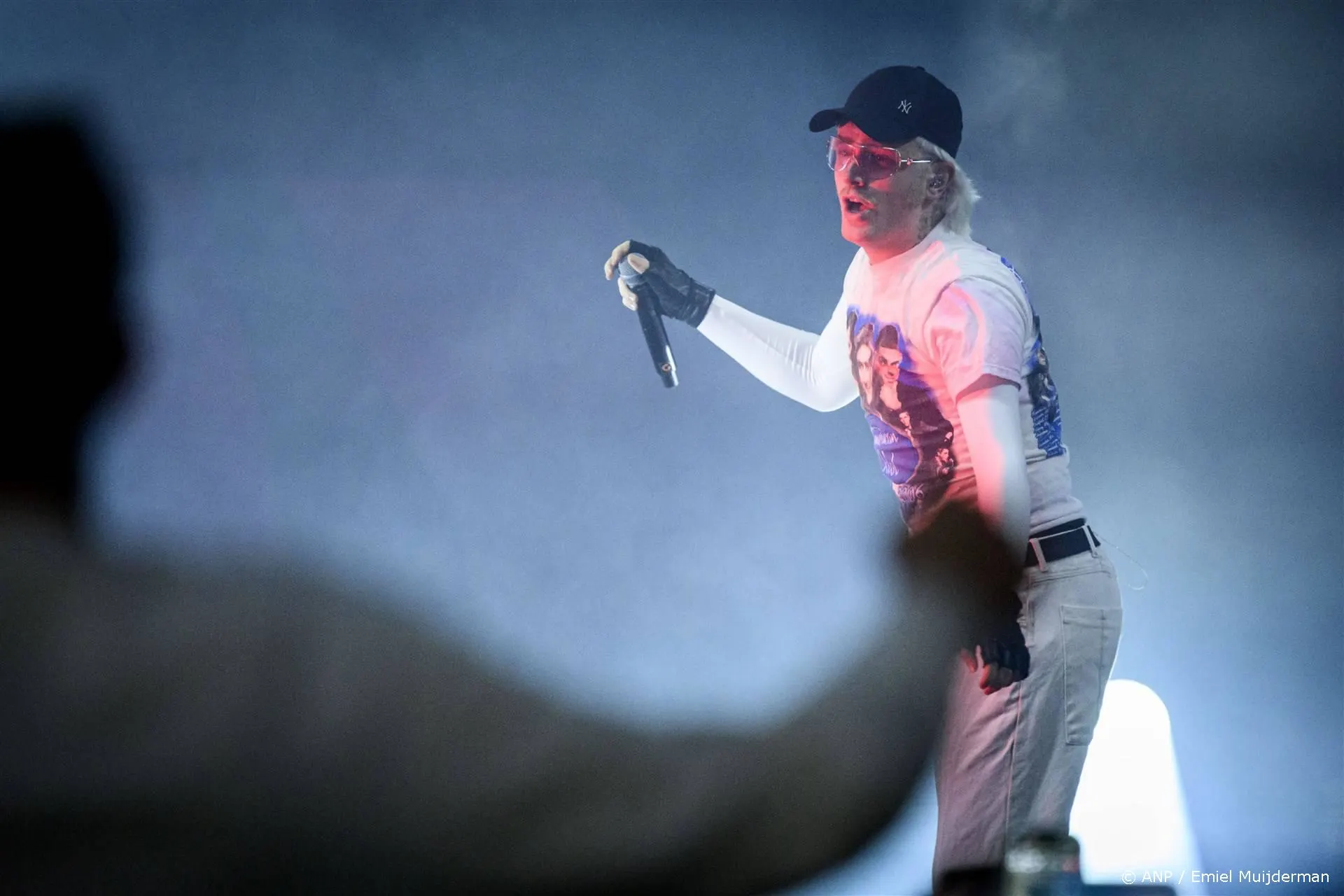 Joost Klein haalt snoeihard uit in nieuw nummer