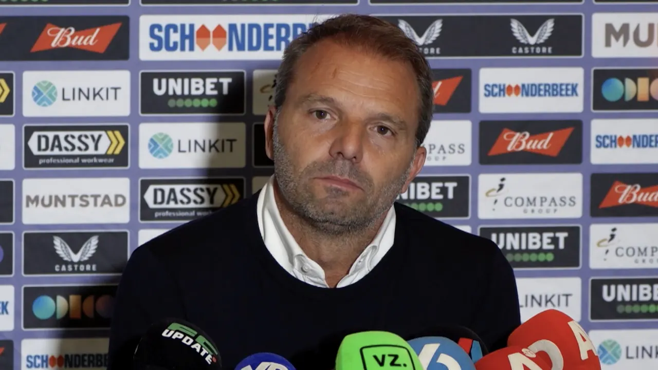 Maurice Steijn vertrekt per direct bij Ajax