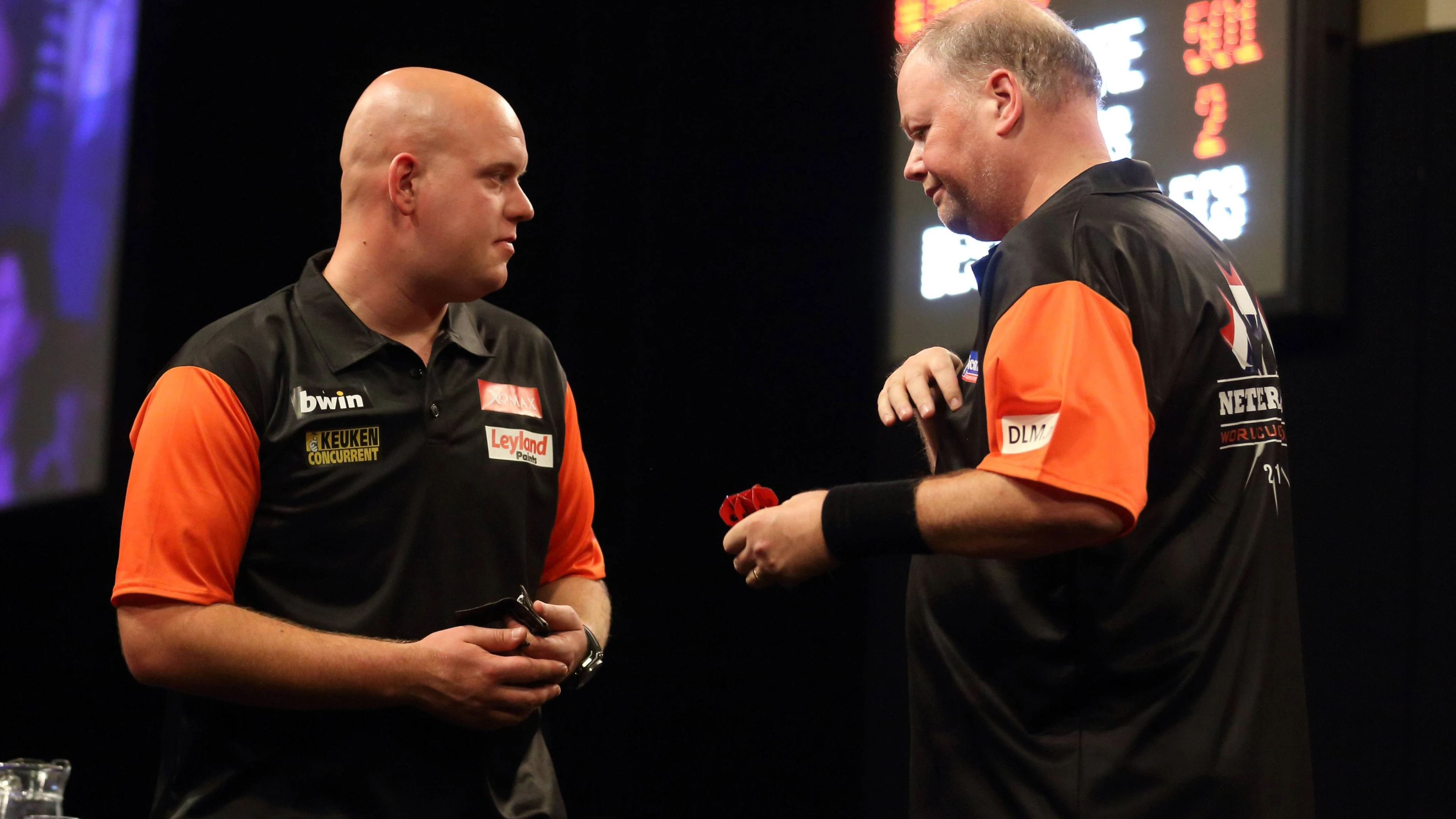 Van Gerwen en 'Barney' rouwen om overleden darter Kyle Anderson (33)