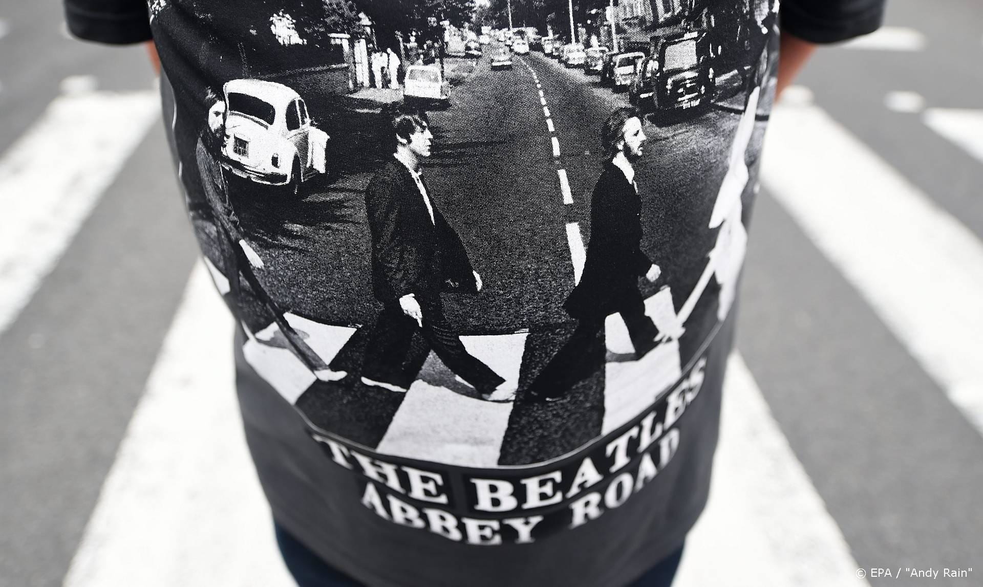 Oud Beatles-podium en aantekeningen Paul McCartney te koop