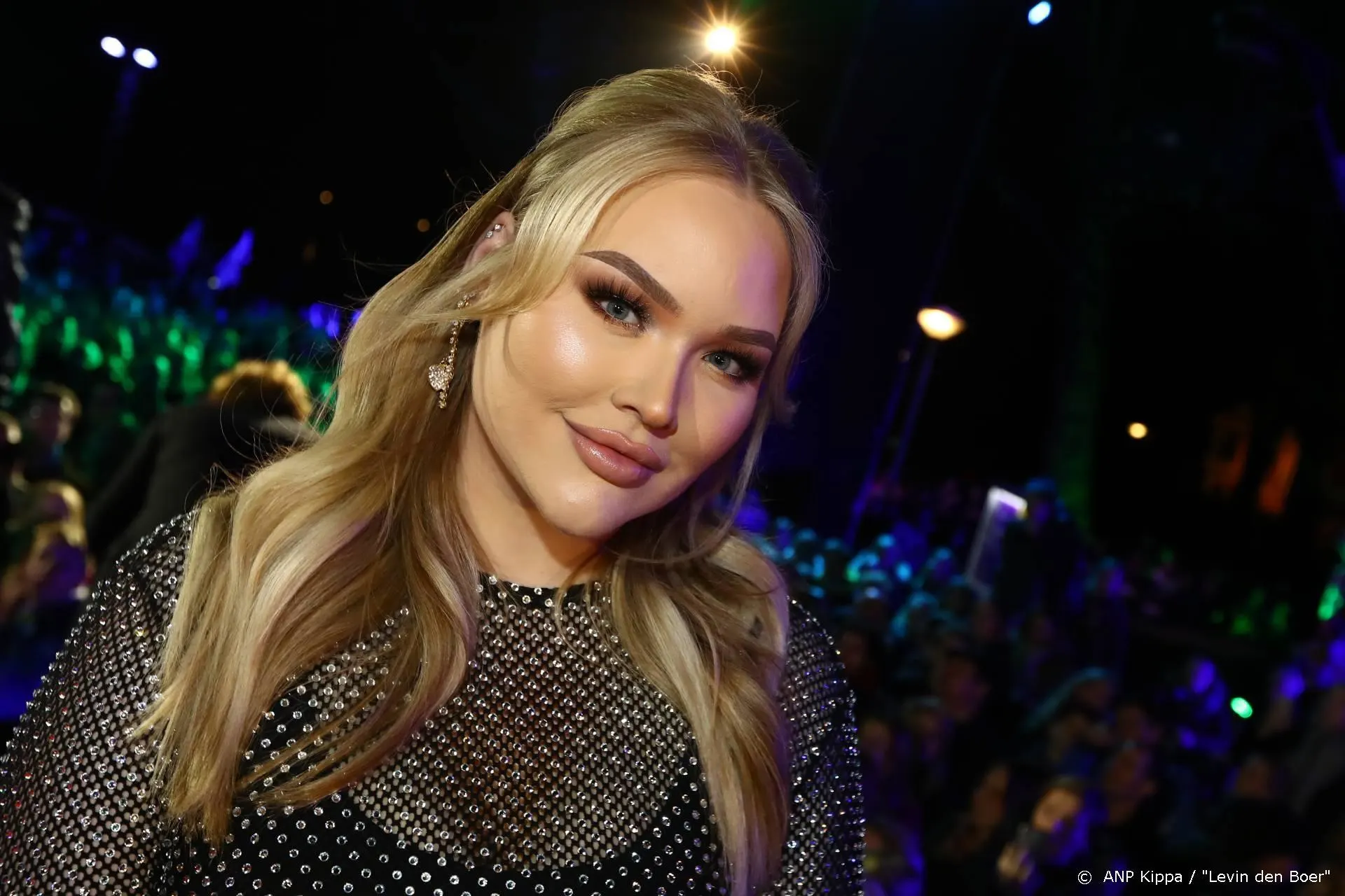 De eerste beelden van NikkieTutorials bij Ellen!
