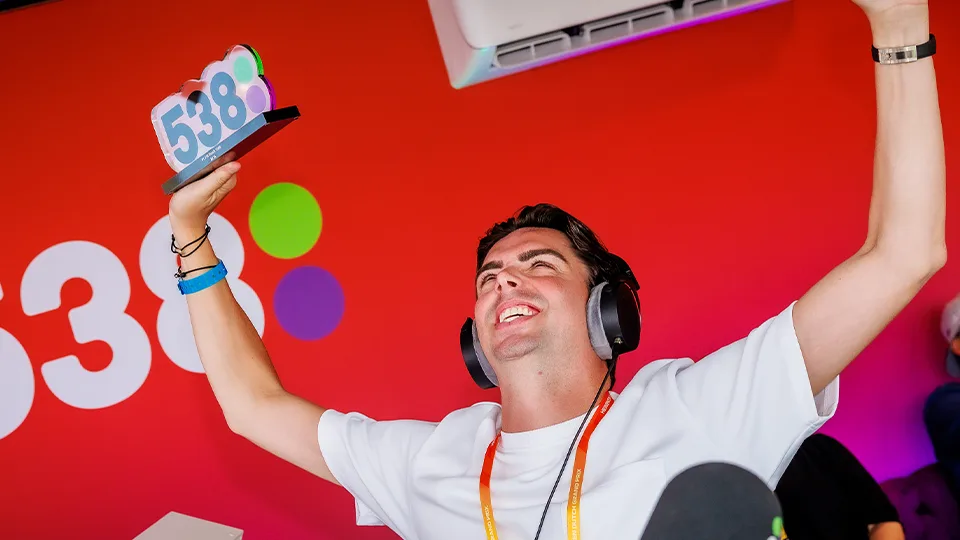 Yves Berendse ontvangt de 538 Dutch 1000 Award