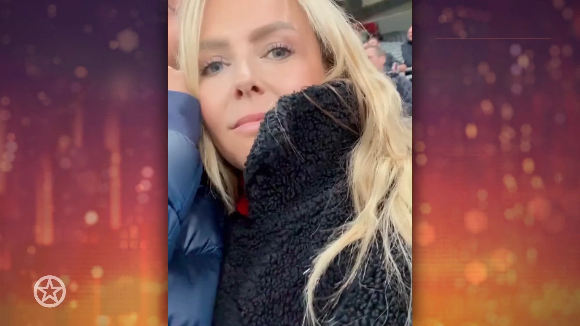 Monique Smit op de tribune bij promotie FC Volendam