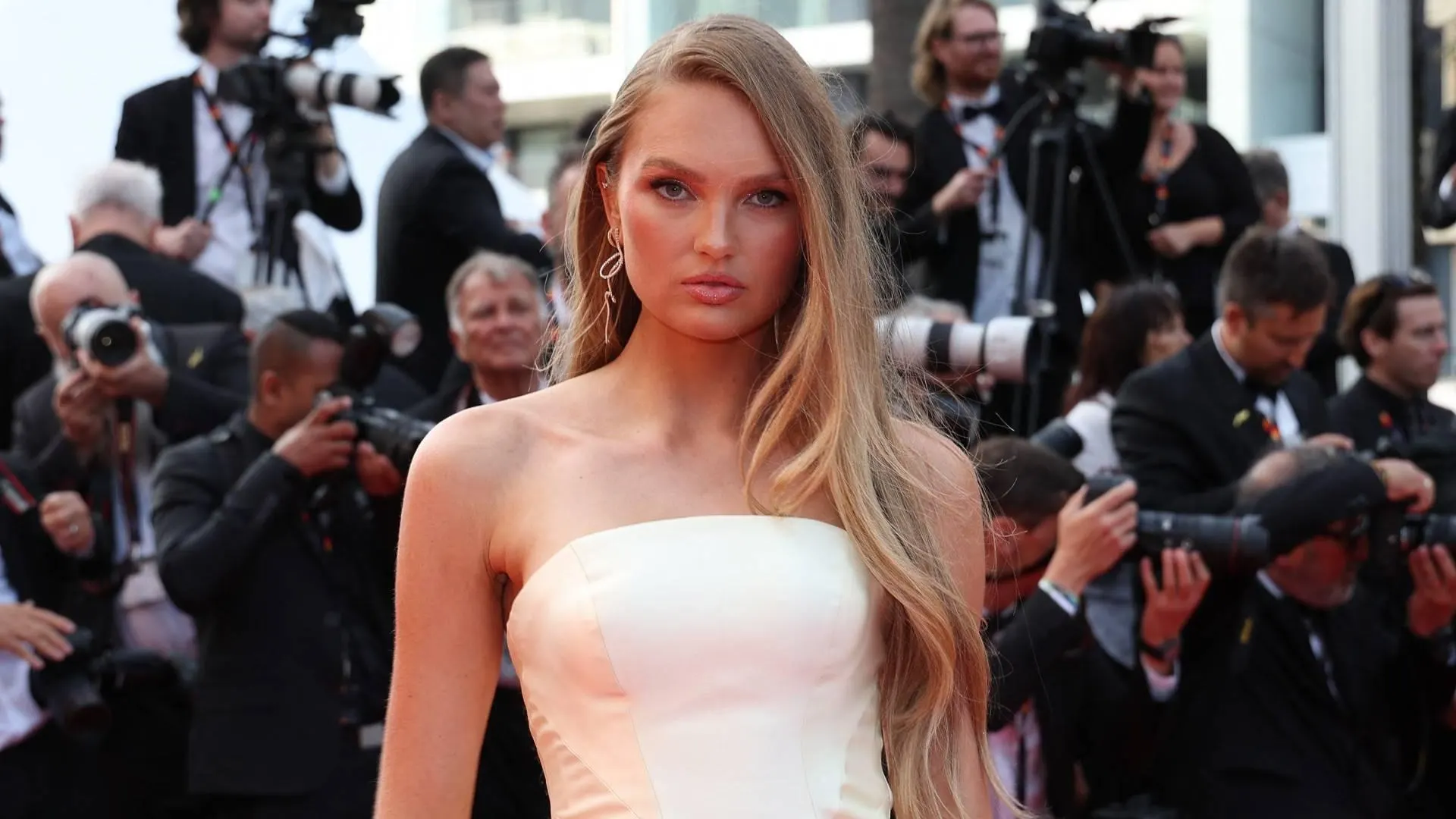 Romee Strijd mist Victoria's Secret Fashion Show door dochter