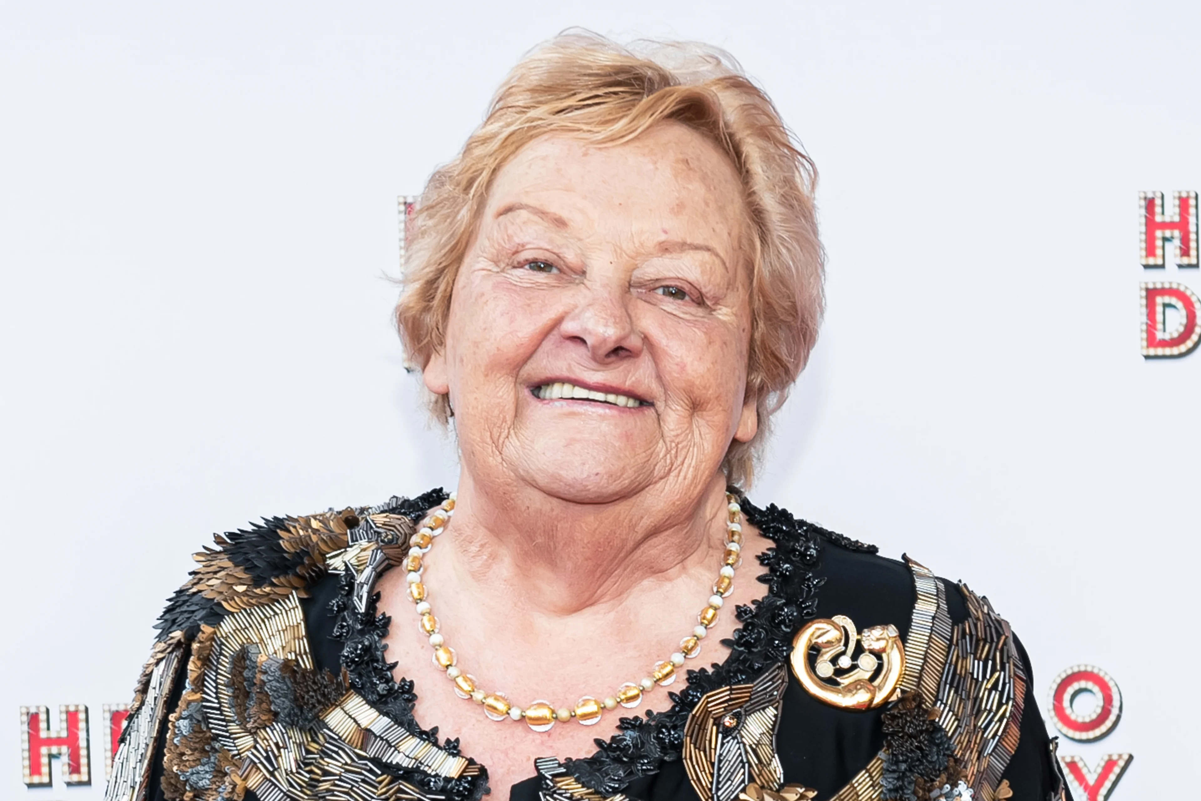 Erica Terpstra blaast 77 kaarsjes uit