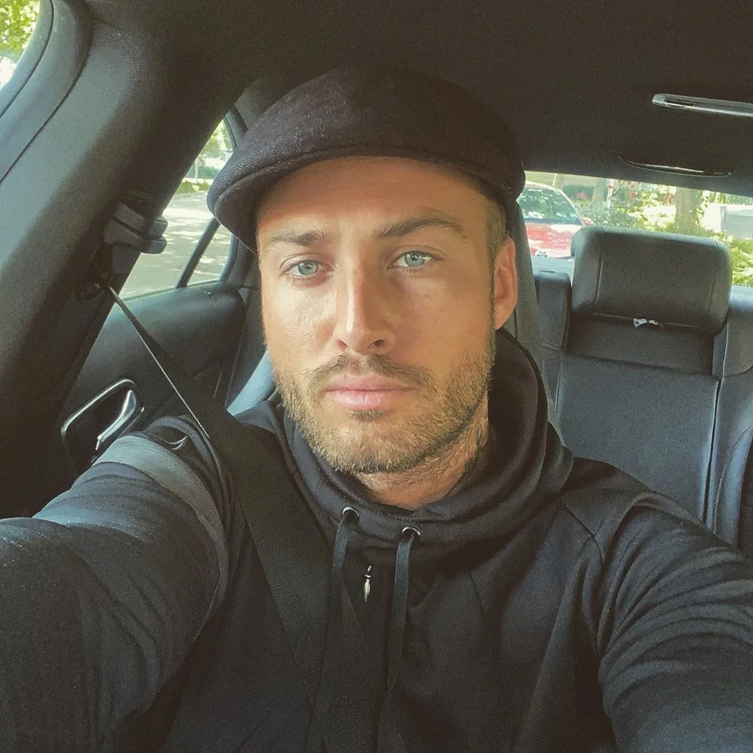 Dave Roelvink maakt rioolwerker vanuit zijn peperdure auto belachelijk