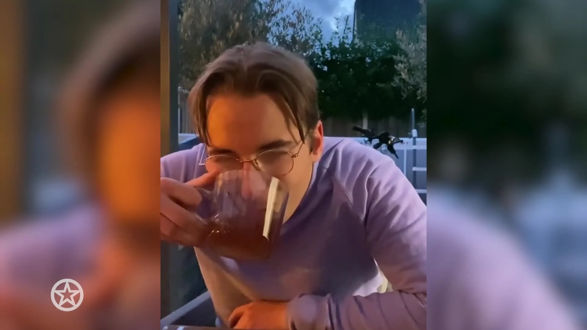 ZIEN: Christiaan Bauer doet hilarische imitatie van zijn vader