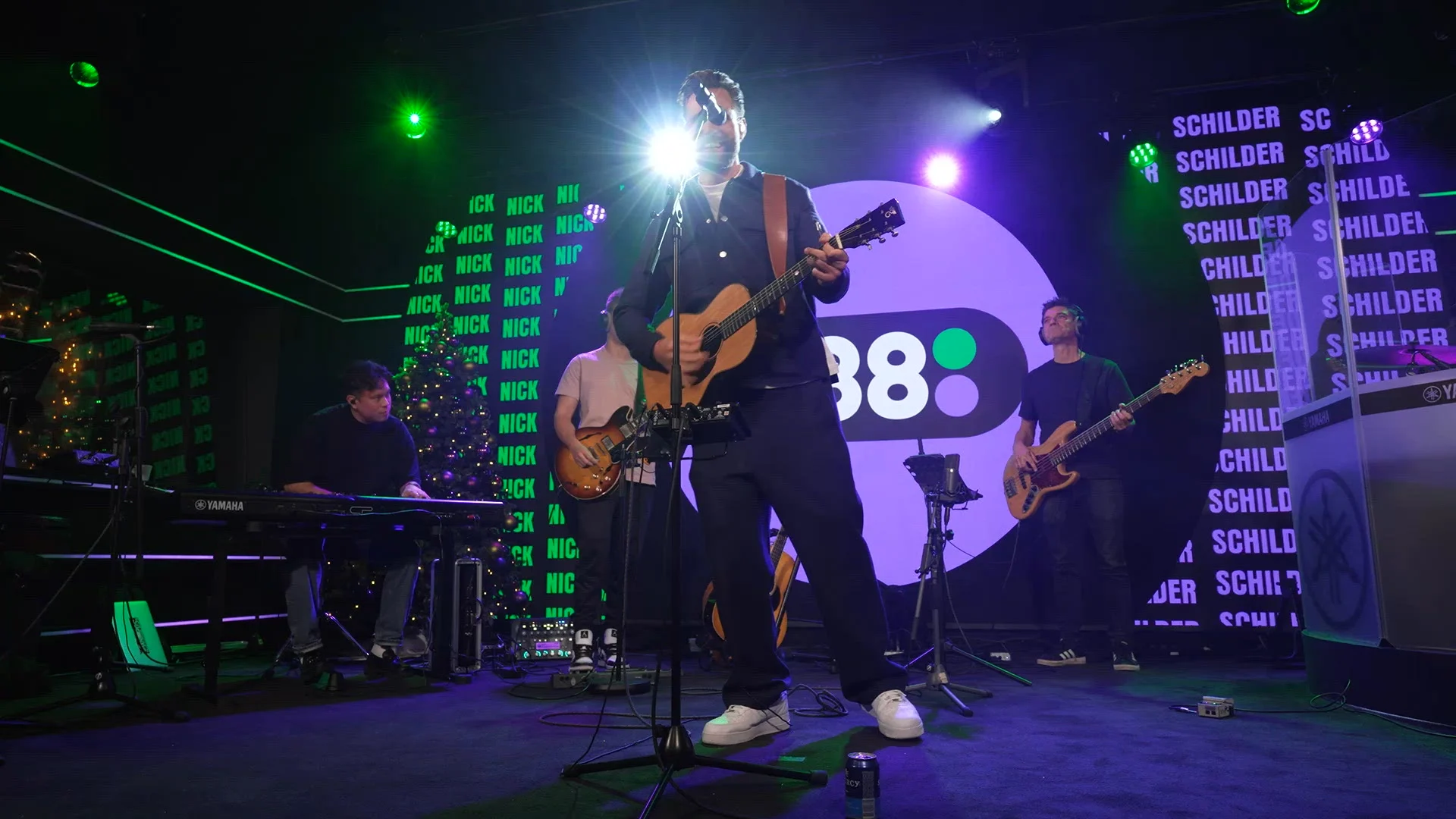 Nick Schilder speelt kerstversie van zijn nummer Run live in De 538 Ochtendshow! (KIJK Radio 538)