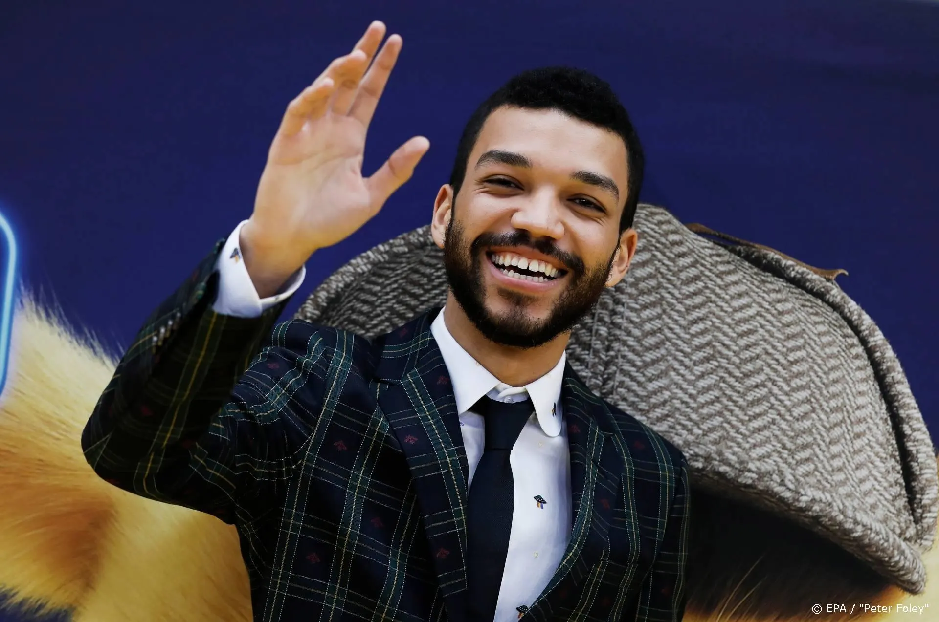 Pikachu-ster Justice Smith uit de kast