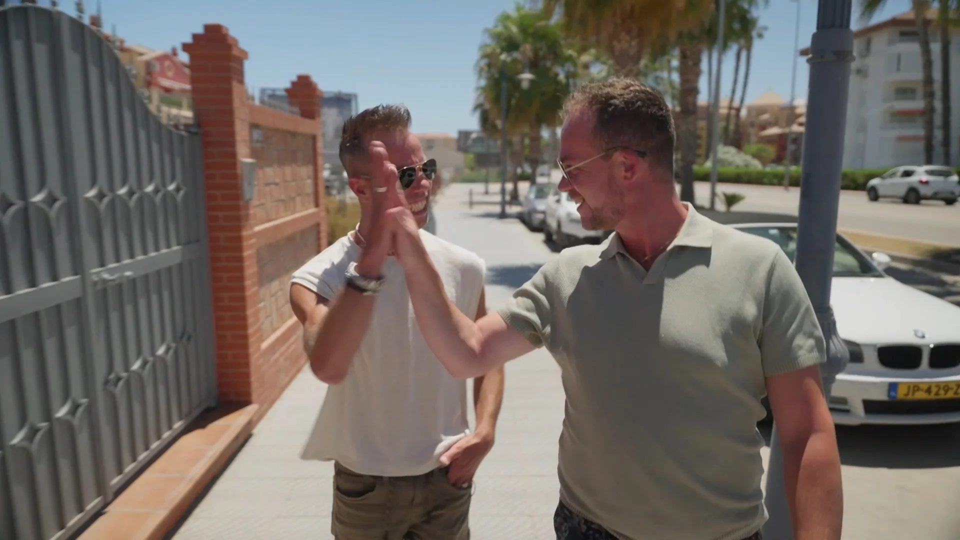 Spaanse droom wordt echt: Ivo en Roy tekenen koopcontract (Het Roer Om)