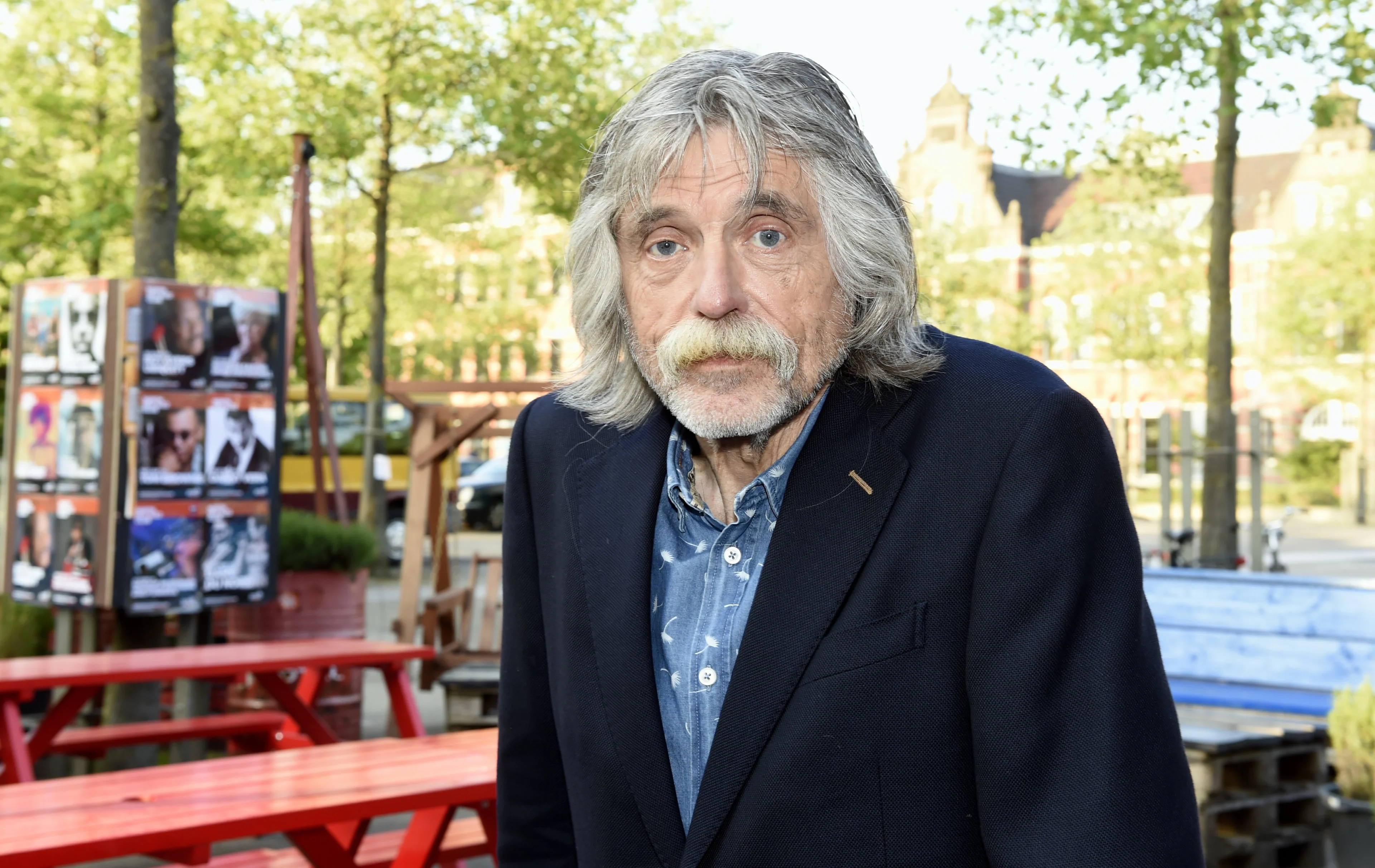 ZIEN: Johan Derksen ontroerd door 86-jarige fan