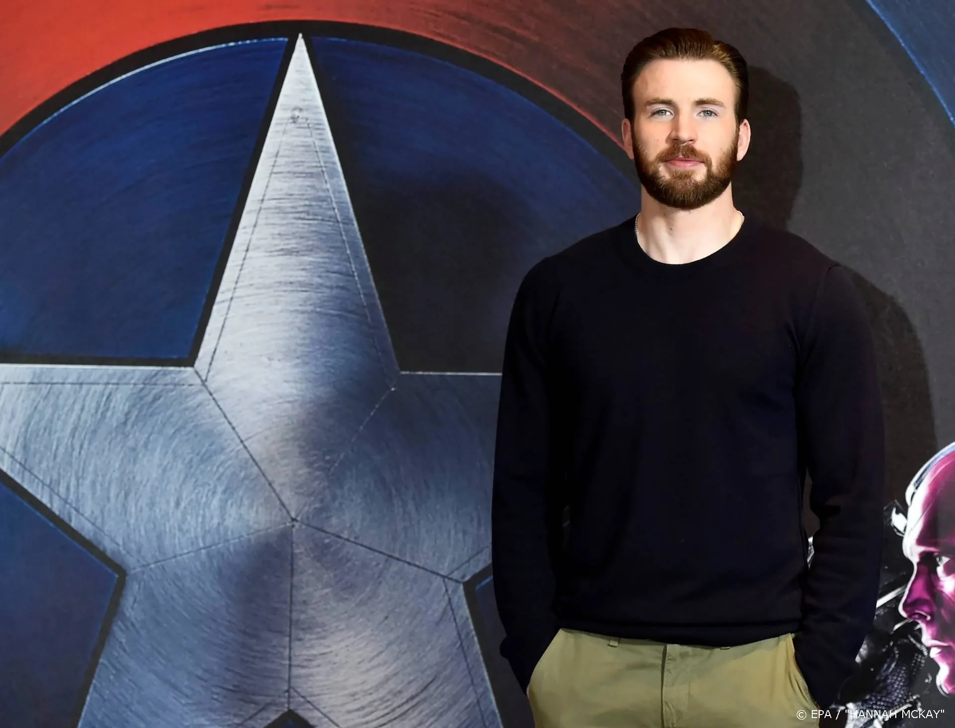 Chris Evans geeft heldhaftig jongetje Captain America-schild