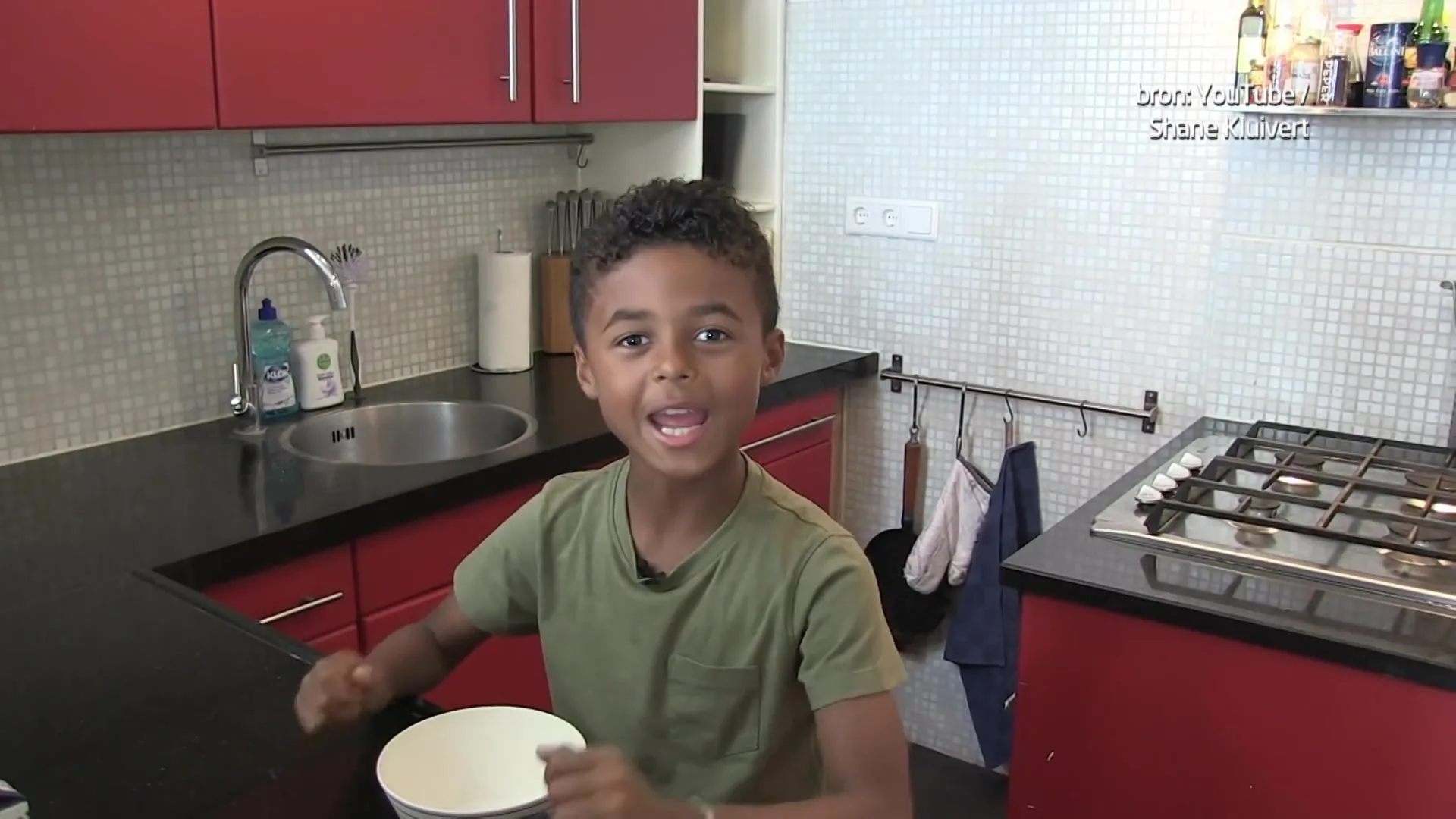 Shane Kluivert lanceert eigen kookboek