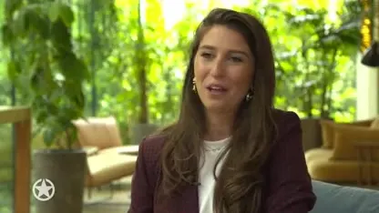 Xelly super trots op eigen boek