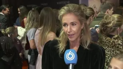 Britt Dekker schittert als ware filmster op première White Star