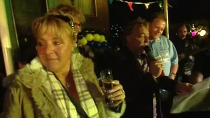 Zoent Barney hier met veel jongere vrouw?