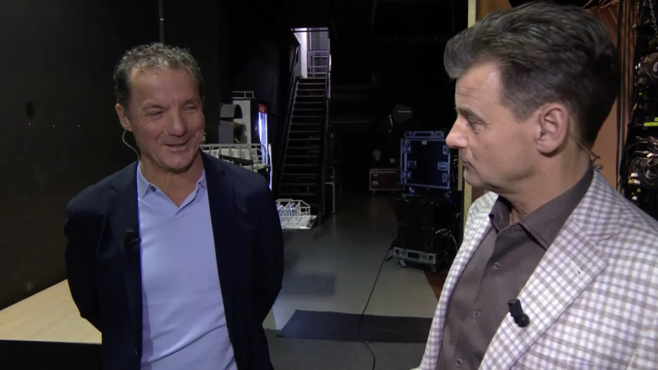 In de Wandelgangen: John de Bever onthult hoeveel hij verdient per optreden