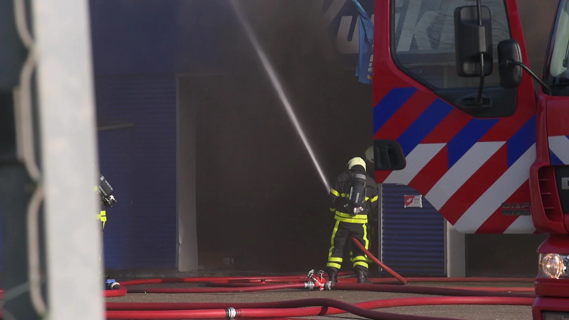 Veel rook vrijgekomen bij brand in garage in Etten-Leur