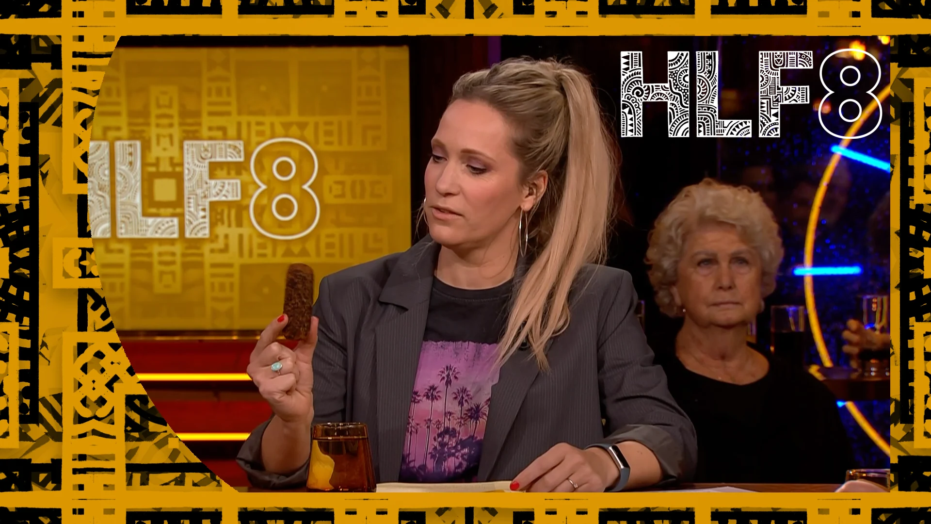 Hélène zit ergens mee... "Is dit nou een gecremeerde kroket?"