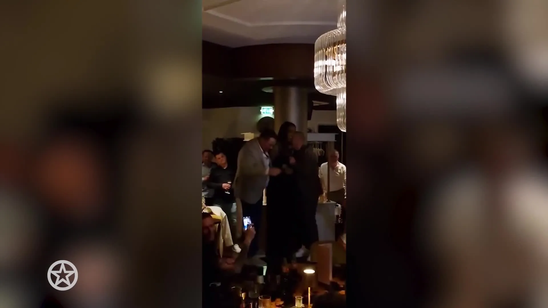 Wesley Sneijder in duet met.. GLENNIS GRACE