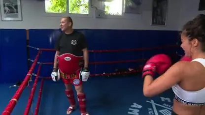 Fajah afgemat door kickbox-legende André Mannaart