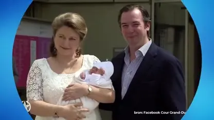 Stéphanie en Guillaume laten baby Charles zien